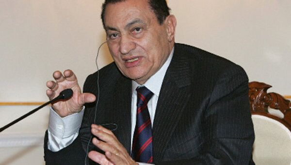 Хосни Мубарак предстал перед судом в Каире