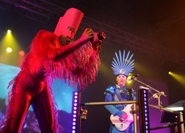 Концерт австралийской электропоп-группы Empire Of The Sun состоялся в столичном клубе Arena Moscow