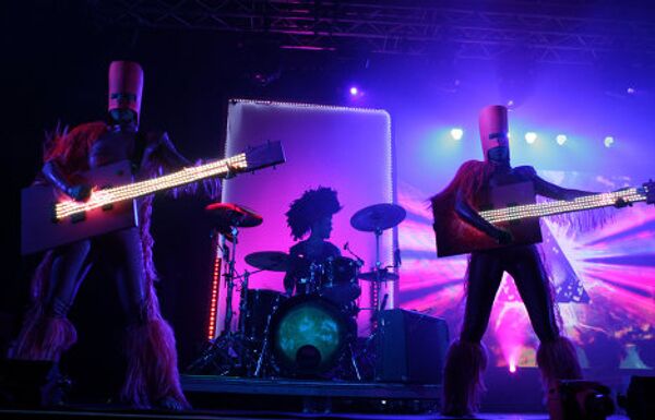 Концерт австралийской электропоп-группы Empire Of The Sun состоялся в столичном клубе Arena Moscow