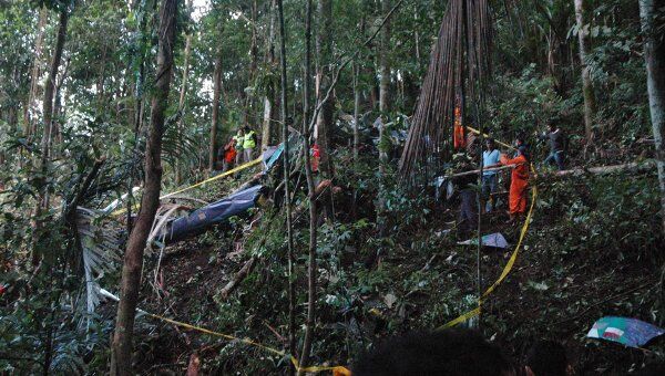 Катастрофа транспортного вертолета Bell 412, который упал на севере Индонезии в районе гор Дуа-Саудара