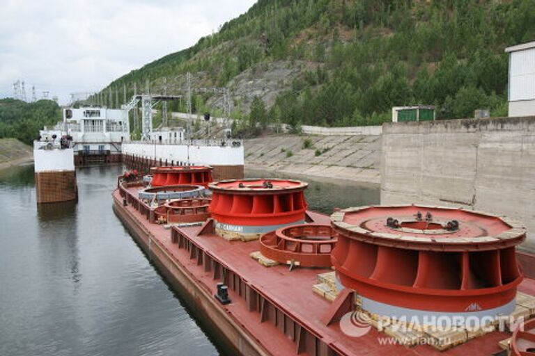 Доставка нового оборудования для восстановления СШГЭС