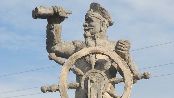 Памятник капитану Врунгелю сменил памятник Ленину в казахстанском Петропавловске