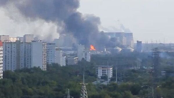 Крупный пожар на складе на юге Москвы. Видео очевидца