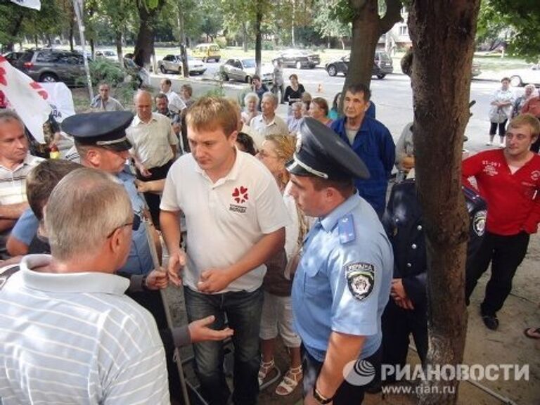 сторонники БЮТ установили палатки под киевским СИЗО