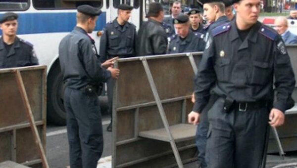 Милиция оттеснила соратников Тимошенко от здания Печерского суда