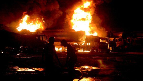 Взрыв уничтожил в Пакистане 16 бензовозов