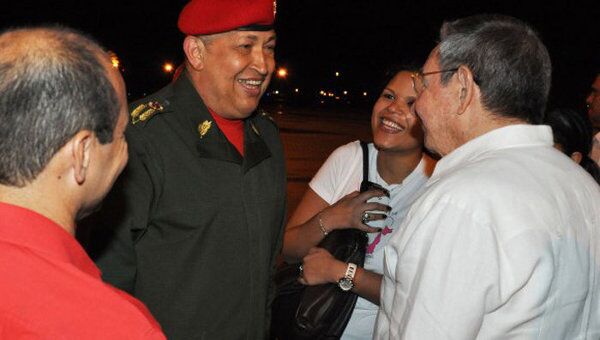 Уго Чавес прибыл на Кубу для прохождения курса химиотерапии