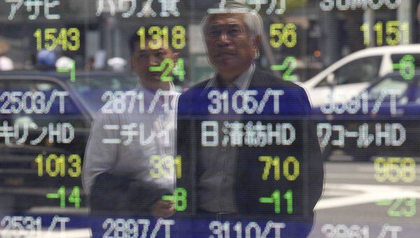 Электронное табло Токийской биржи 8 августа 2011 года