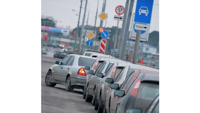 Припаркованные автомобили. Архив