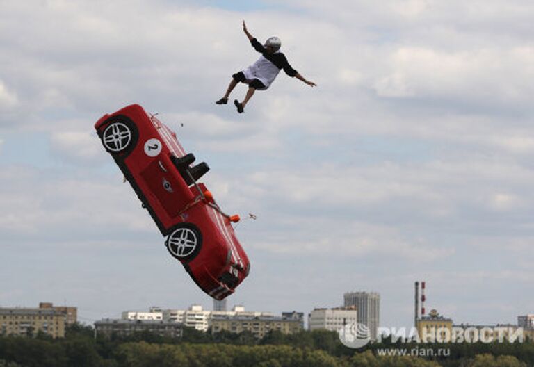 Фестиваль самодельных летательных аппаратов Red Bull Flugtag