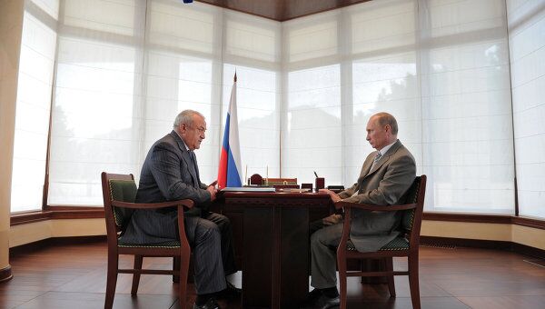 Премьер-министр РФ В.Пути встретился с главой Северной Осетии Т.Мамсуровым