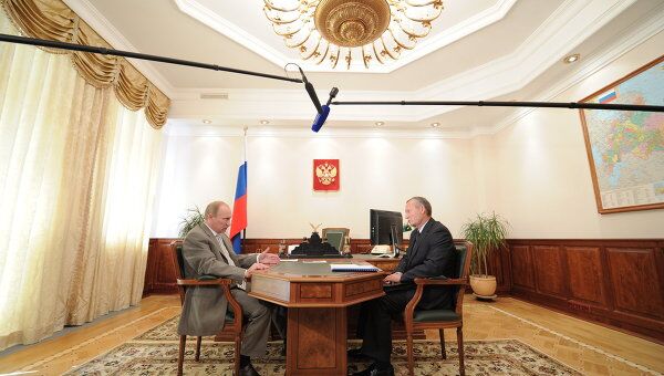Премьер-министр РФ В.Путин провел встречу с главой Забайкальского края Р.Гениатулиным