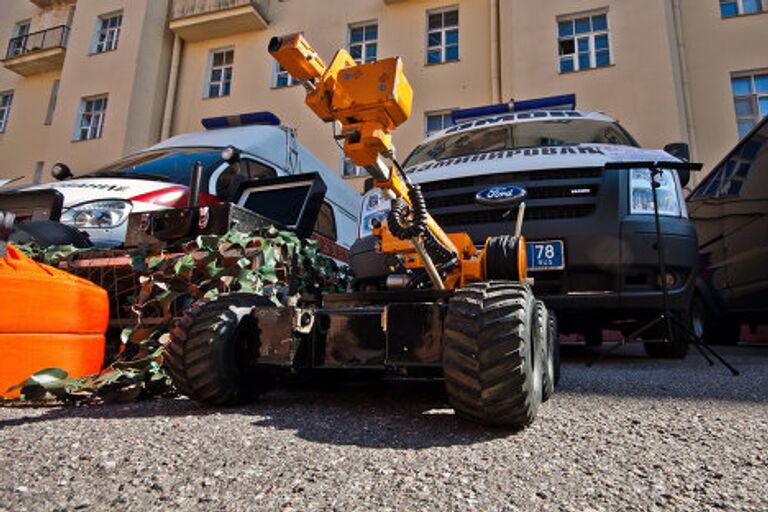 Петербургские силовики показали свое мастерство делегации из Китая