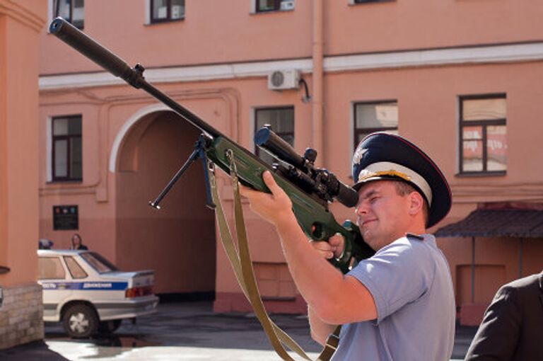 Петербургские силовики показали свое мастерство делегации из Китая