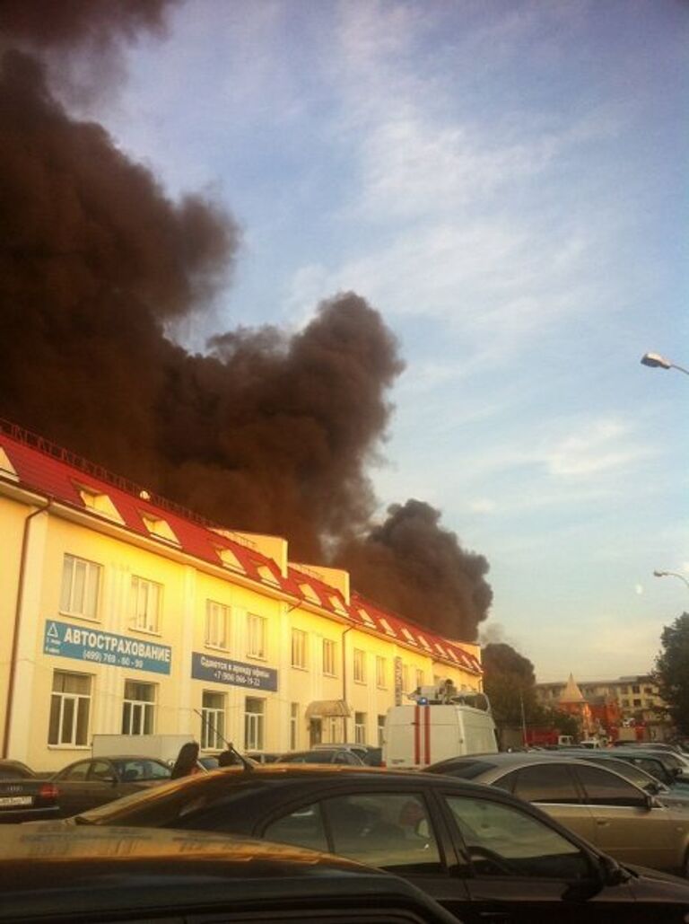 Пожар на крыше Микояновского хладокомбината в центре Москвы