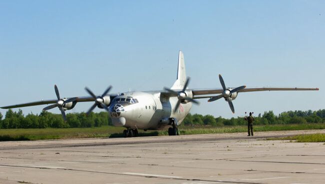 Военно-транспортный самолет Ан-12