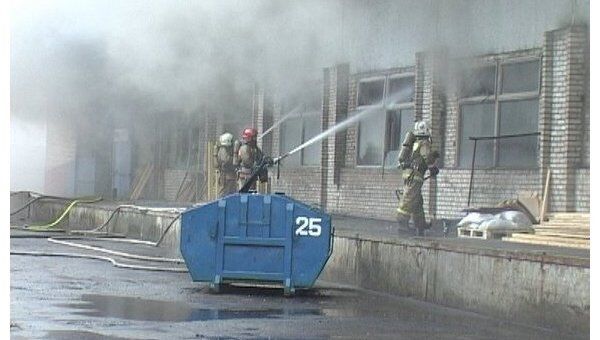 Пожар произошел на территории завода Светлана в Петербурге