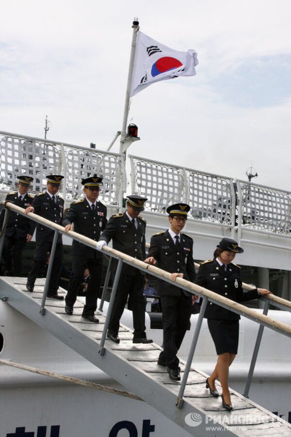 Встреча пограничного корейского корабля во Владивостоке