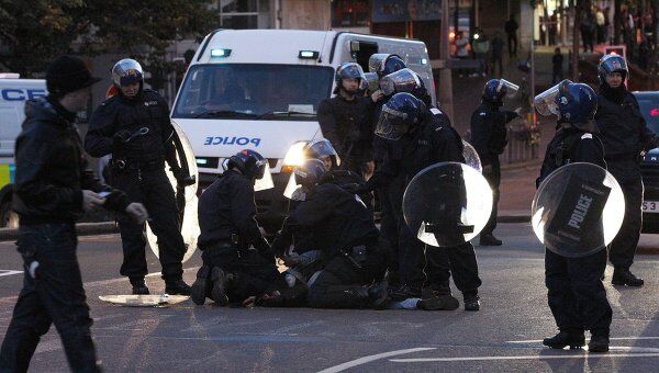 Задержание полицией Великобритании участников беспорядков в Бирмингеме