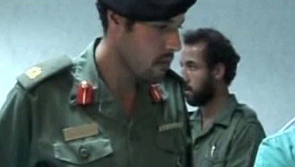 Кадры, на которых объявленный убитым сын Каддафи навещает раненых