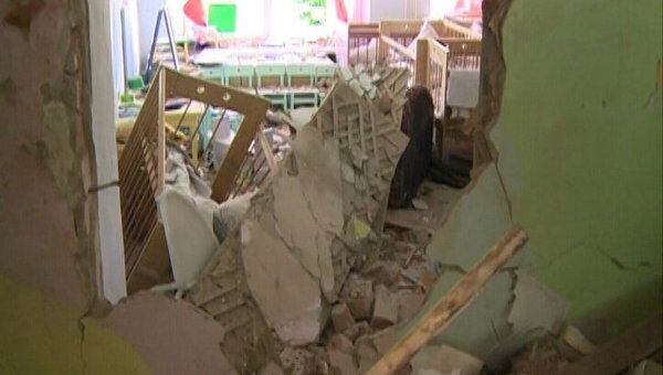 Комнаты завалило штукатуркой и кирпичами в результате взрыва в детском саду