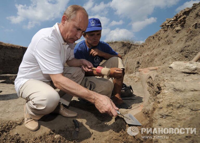 Посещение В.Путиным археологических раскопок древней Фанагории на Таманском полуострове