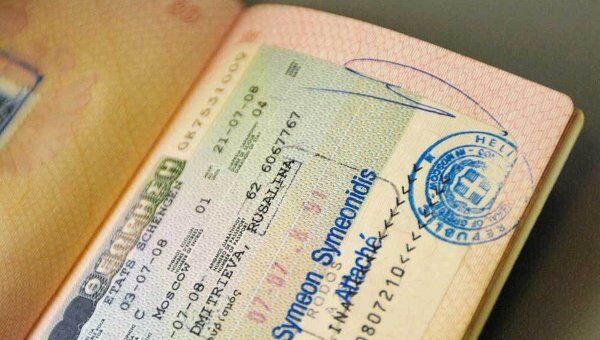 Пьяный мужчина с двумя паспортами на 5 часов задержал финский паром