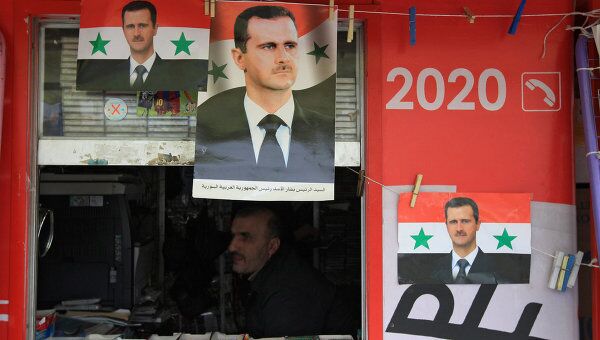 Продавец в газетном киоске в сирийской столице