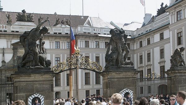 Президент Чехии примет вице-премьера РФ Жукова в Пражском Граде
