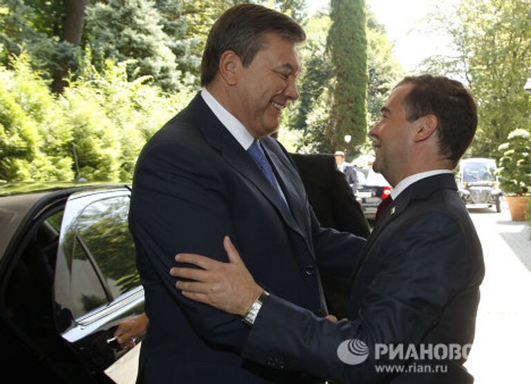 Президент РФ Д.Медведев принял в сочи президента Украины В.Януковича Президент РФ Д.Медведев принял в сочи президента Украины В.Януковича