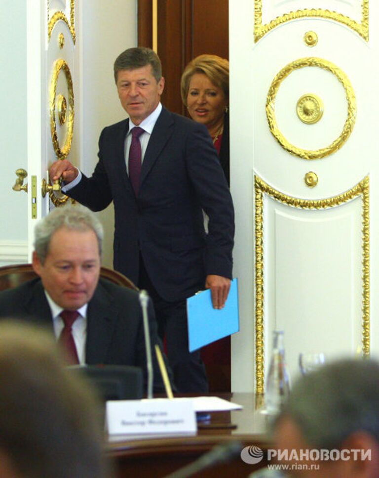 Вице-премьер Дмитрий Козак провел совещание в Санкт-Петербурге Вице-премьер Дмитрий Козак провел совещание в Санкт-Петербурге