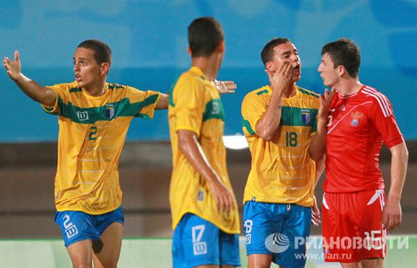 Игровой момент матча Россия - Бразилия
