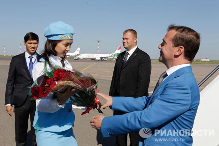 Президент РФ Д.Медведев прибыл в Казахстан для участия в саммите ОДКБ