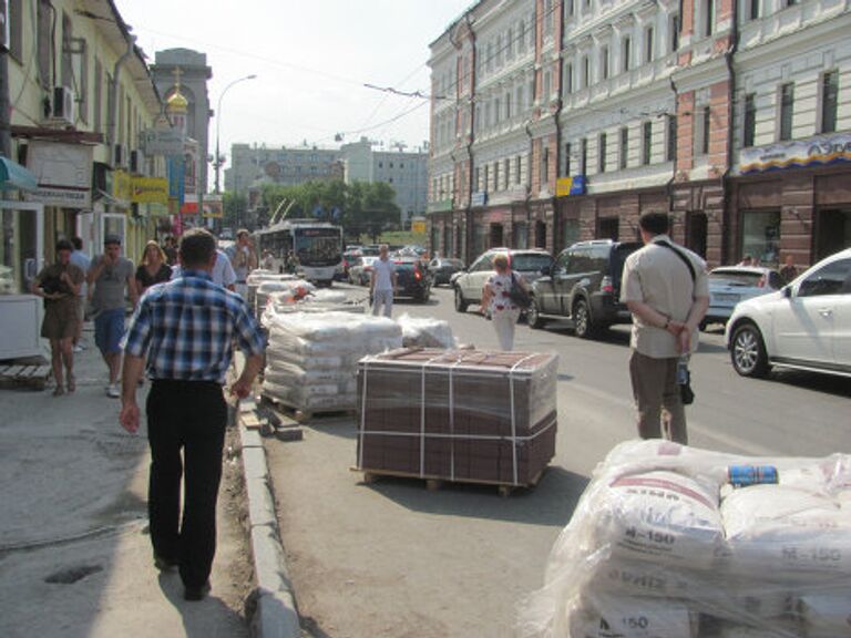 В Москве не успевают уложить плитку