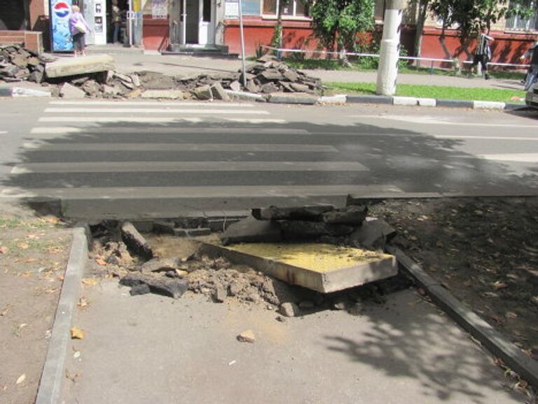 В Москве не успевают уложить плитку