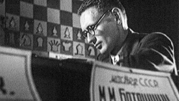 Ботвинник трижды становился лучшим шахматистом мира. Архивное видео