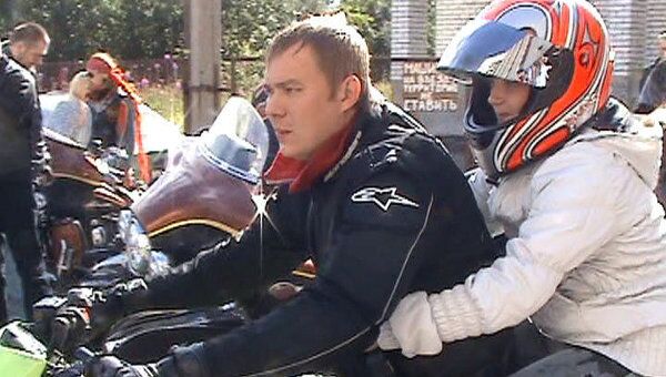 Любители мотоциклов устроили байк-терапию детям в больнице Мурманска