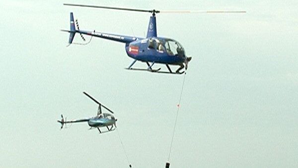 Вертолеты Ми-2 и Robinson-44 носили ведра с водой на гонках под Москвой