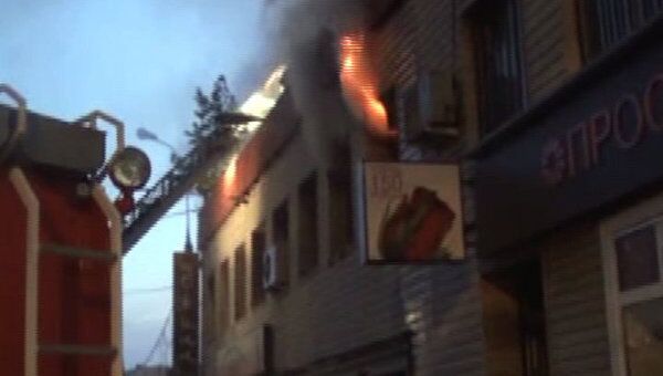 Пожар в клубе Джин на Таганке тушили 10 пожарных расчетов