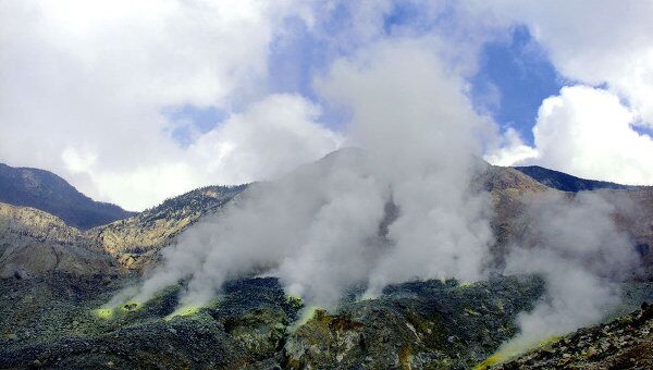 Вулкан в провинции Западная Ява в Индонезии. Архив
