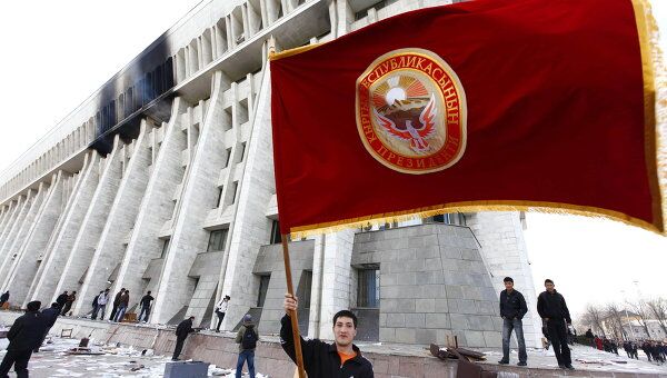 Новые власти Киргизии освободили от должности главу Верховного суда