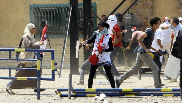 Столкновения у здания полицейской академии в Каире, где проходит суд над Хосни Мубараком 