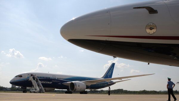 Прилет самолета Boeing-787 на авиасалон МАКС-2011