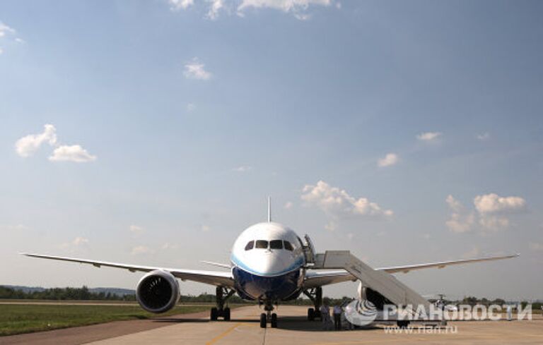 Прилет самолета Boeing-787 на авиасалон МАКС-2011