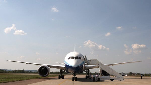 Прилет самолета Boeing-787 на авиасалон МАКС-2011