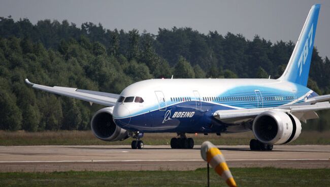 Прилет самолета Boeing-787 на авиасалон МАКС-2011