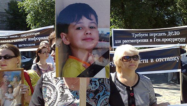 Участники пикета в Волгограде требуют суда над сотрудницей облпрокуратуры, сбившей ребенка