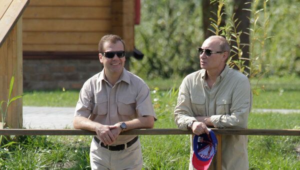 Президент РФ Д.Медведев и премьер-министр РФ В.Путин в Астраханской области