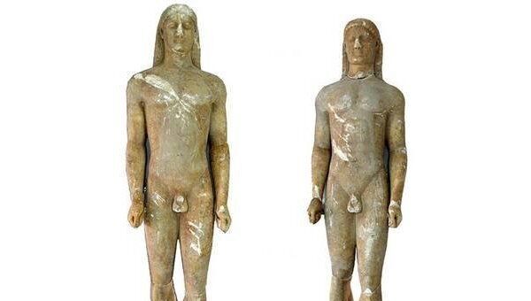 Древние статуи, конфискованные у черных археологов