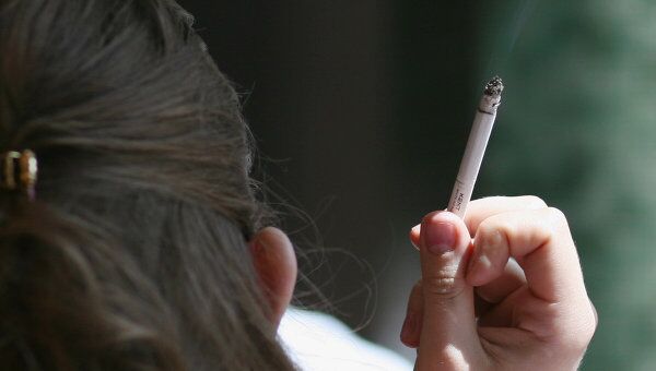 Онищенко признался, что врачи в России курят больше всех, пишет КП